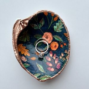 Handmade clam shell ring dish. Flower pattern with rose gold trim.